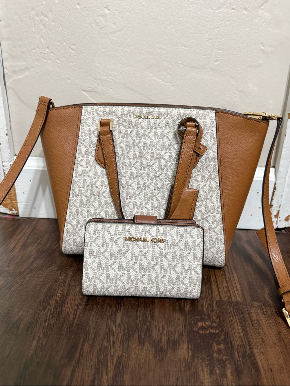michael kors cross body bag & matching wallet